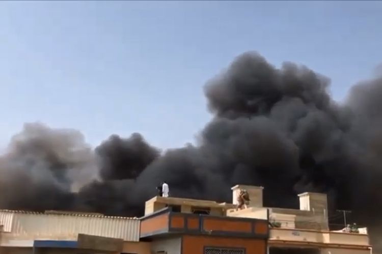 Pakistan passenger plane crashes near airport - VIDEO - UPDATED