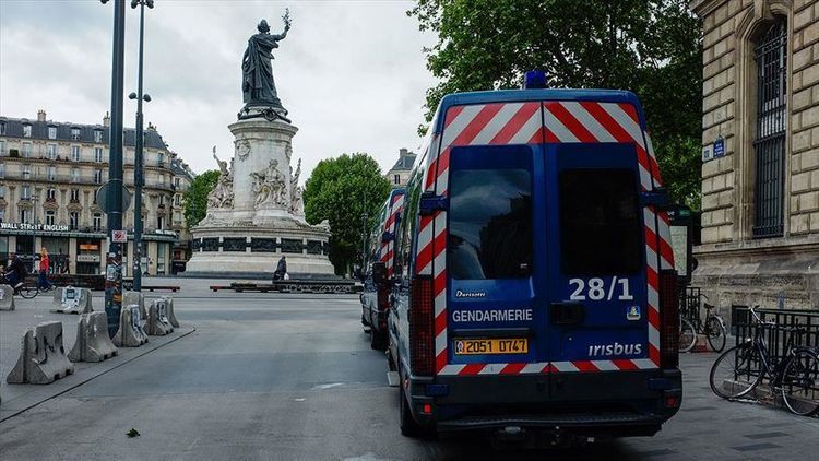 France reports 92 virus deaths, hospitalizations down