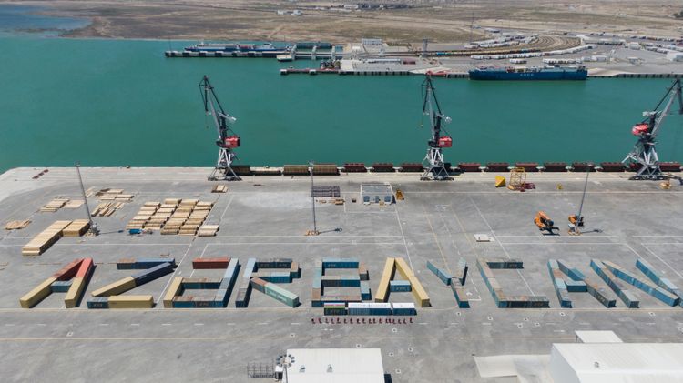 The Port of Baku held an original action dedicated to the Republic Day