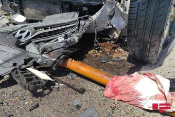 Vehicle strikes against wall in Baku, injured casualties reported - PHOTOSESSION - UPDATED
