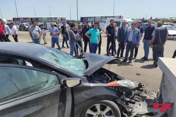 Vehicle strikes against wall in Baku, injured casualties reported - PHOTOSESSION - UPDATED