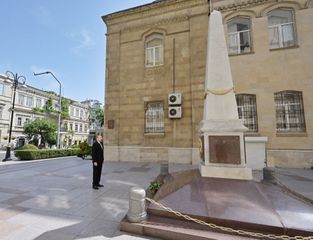 President Ilham Aliyev visits monument erected in honour of Azerbaijan Democratic Republic