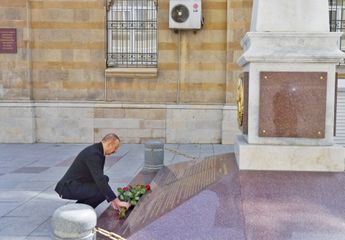 President Ilham Aliyev visits monument erected in honour of Azerbaijan Democratic Republic