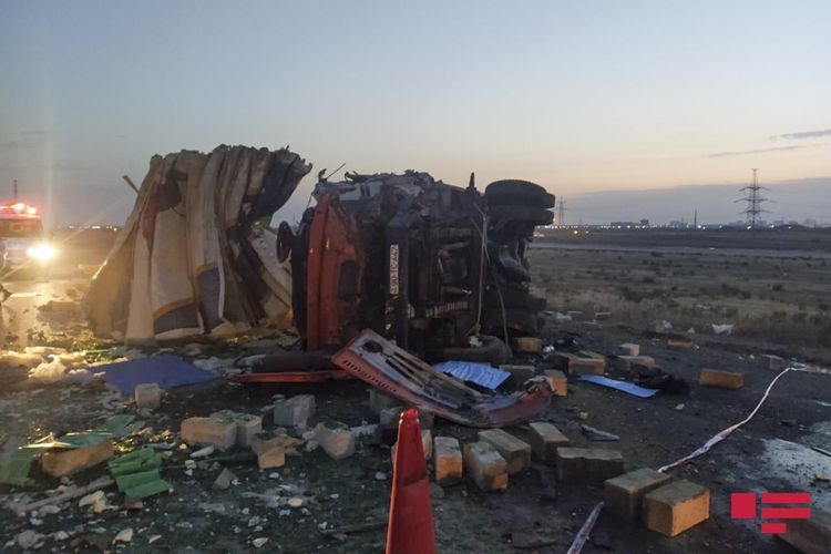 Two trucks collide in Azerbaijan’s Sumgait, fatal casualties reported - PHOTO