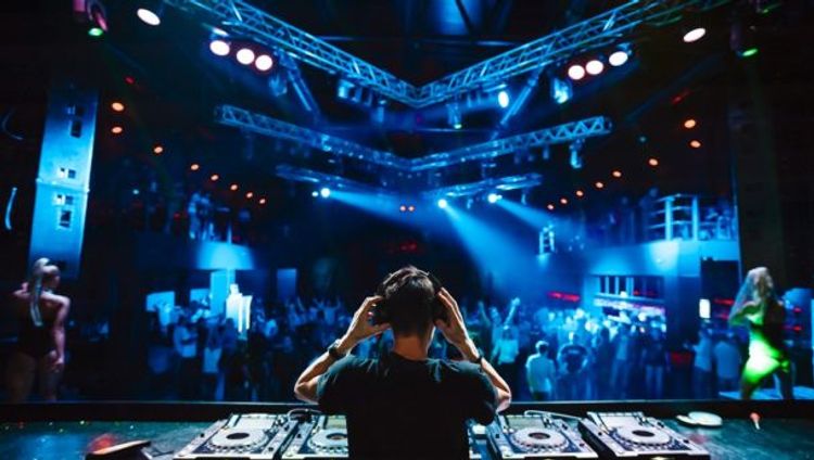 Spain's nightclubs to require partygoers to wear masks on dance floor