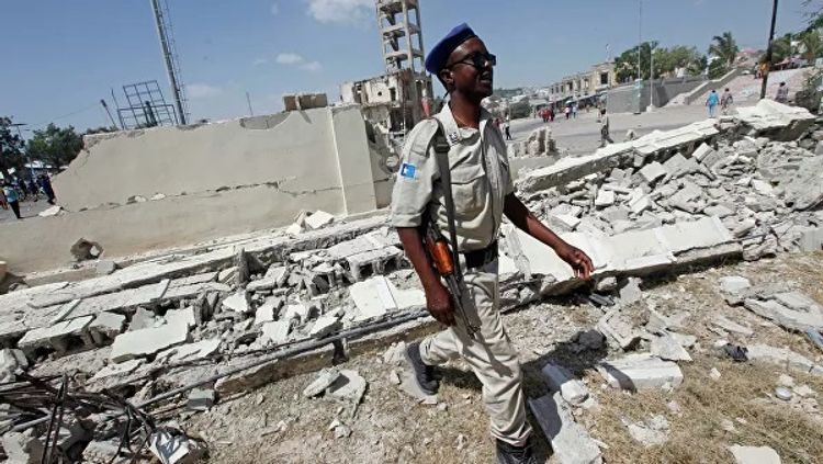 Somali minibus hits roadside bomb, six killed