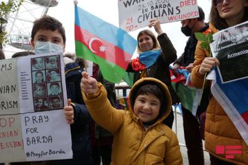 Victims of Ganja and Barda terror commemorated in front of London Eye - PHOTO