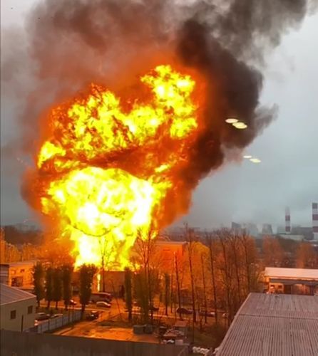 Fire breaks out at warehouse purportedly containing gas canisters in South of Moscow