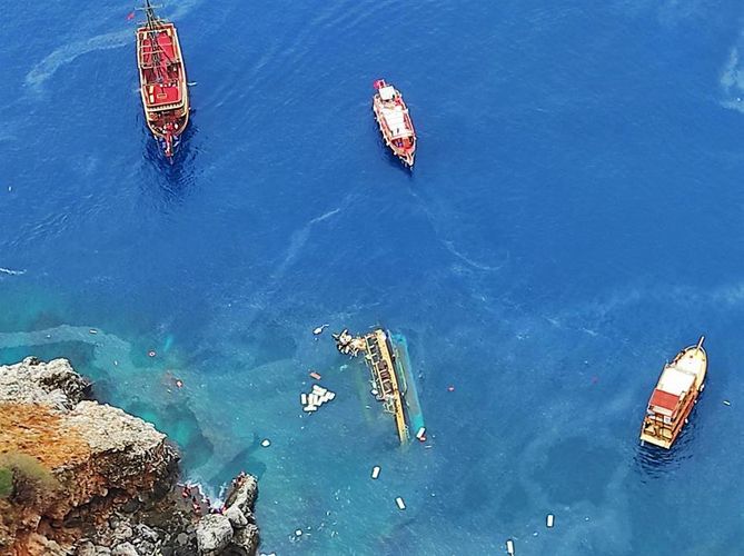 Turkey: 37 rescued, 1 body recovered from capsized boat