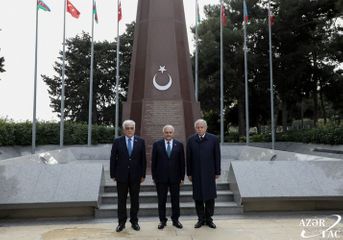 Binali Yıldırım attended grave of Heydar Aliyev and Martyrs’ alley
