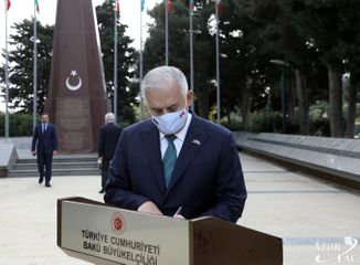 Binali Yıldırım attended grave of Heydar Aliyev and Martyrs’ alley