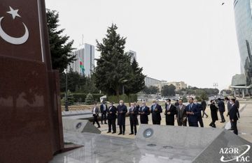 Binali Yıldırım attended grave of Heydar Aliyev and Martyrs’ alley