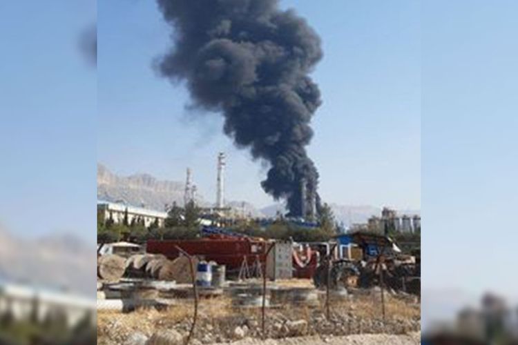 Strong fire broke out at factory in Iran - VIDEO