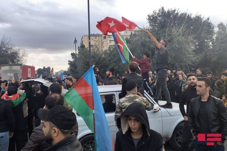 Baku citizens congratulate historical victory - VIDEO