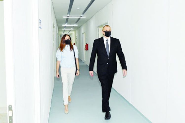 President Ilham Aliyev and first lady Mehriban Aliyeva met with servicemen undergoing treatment at Clinical Medical Center No 1 - UPDATED