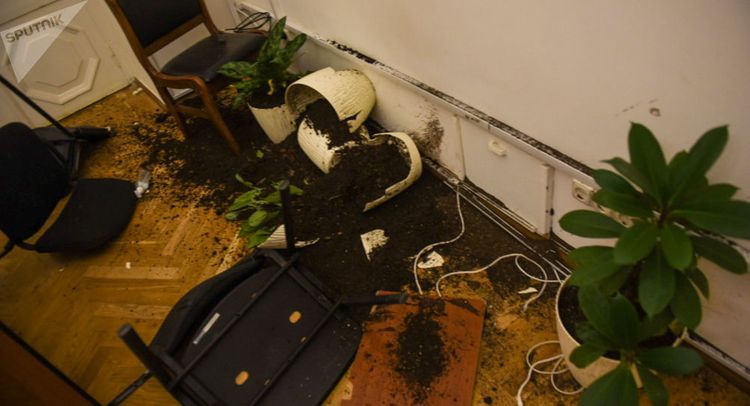 3 persons, plundered Pashinyan's headquarter, detained