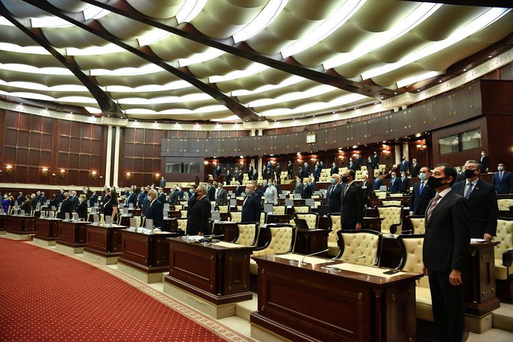 Azerbaijani Parliament commemorates souls of martyrs