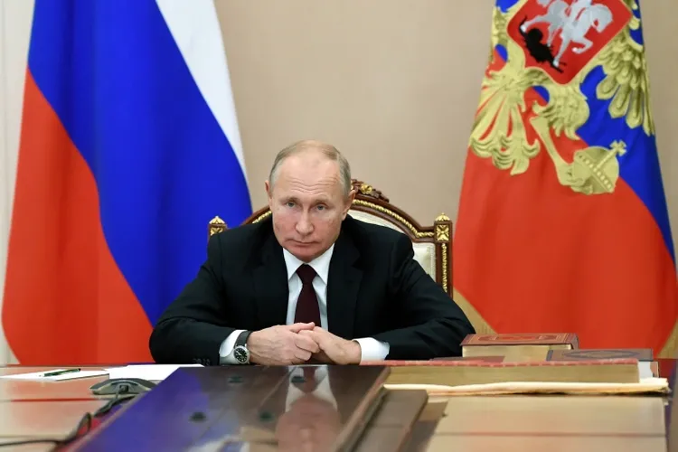 Russian President calls on East Asia summit to adopt joint statement on anti-coronavirus fight