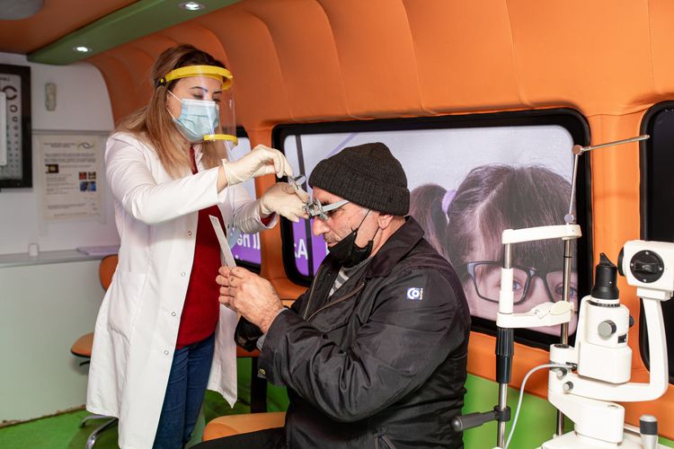 Azercell’s Mobile Eye Clinic joins campaign for IDPs initiated by the UN  - PHOTO