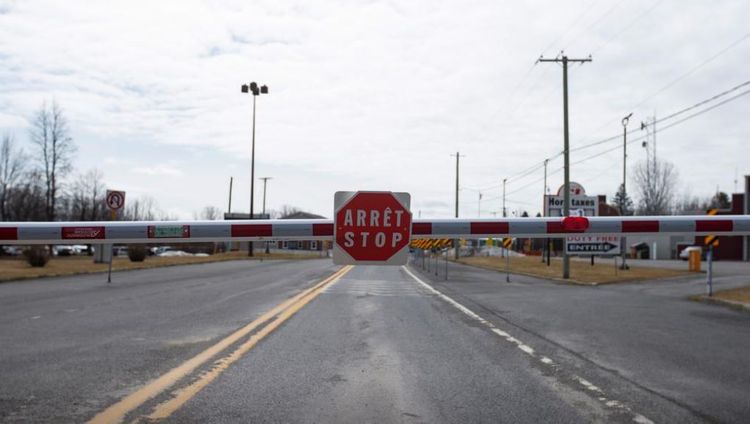 Canada easing border curbs to allow more family reunifications