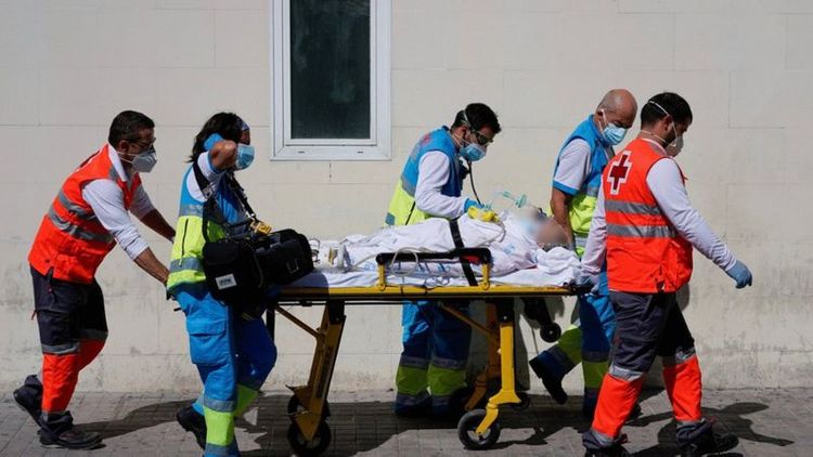 Partial lockdown imposed on defiant Madrid
