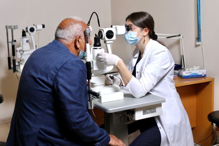 Azercell's “Mobile Eye Clinic” is providing medical treatment to families of martyrs, refugees and IDPs on World Sight Day - PHOTO