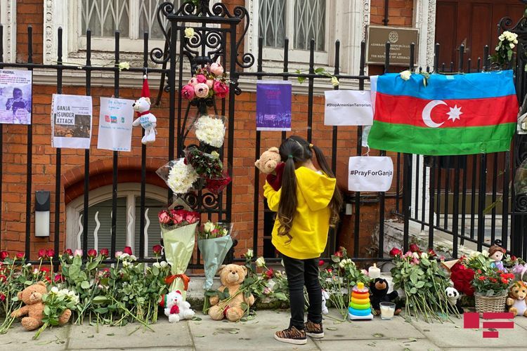 People, who were killed in Ganja, commemorated in front of Azerbaijani Embassy in Great Britain