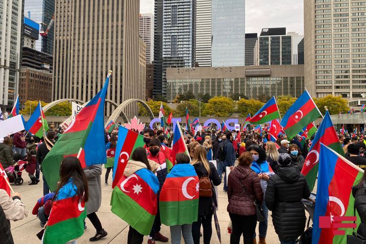 Niagara waterfall dyed colors of Azerbaijani flag - VIDEO