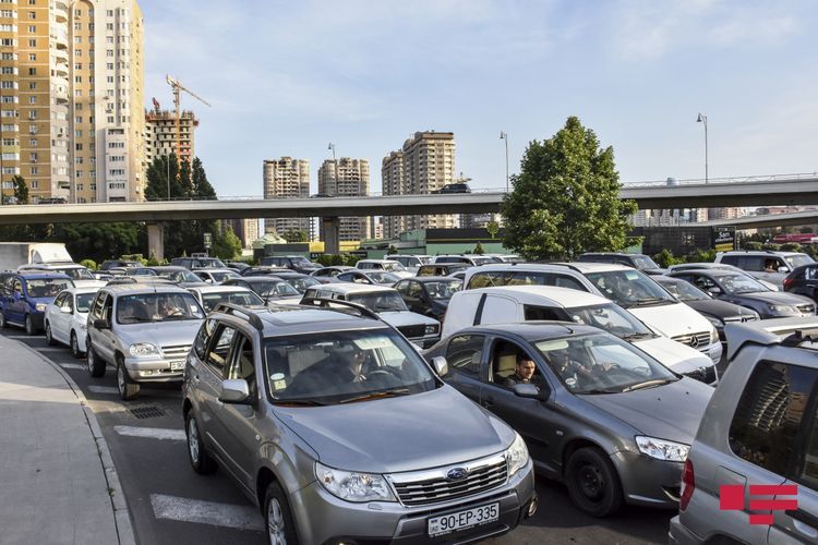 BTA: Traffic jam emerged in a number of streets in Baku, buses move with delay