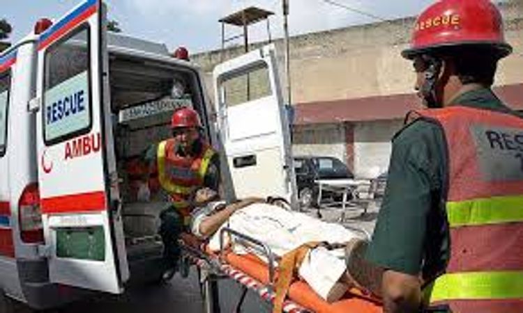8 killed, 4 injured in road accident in Pakistan