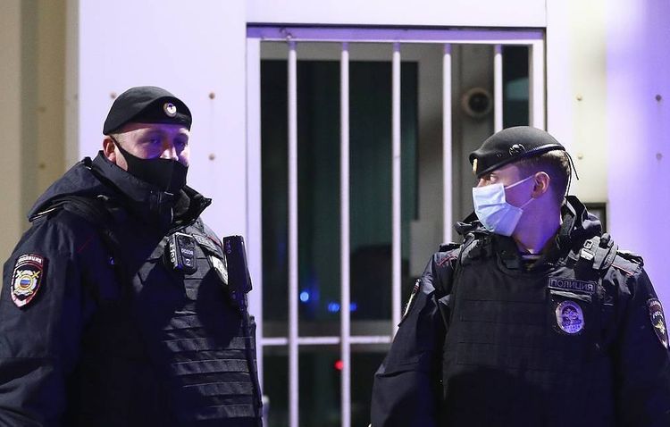 Man attacks police officers in Moscow