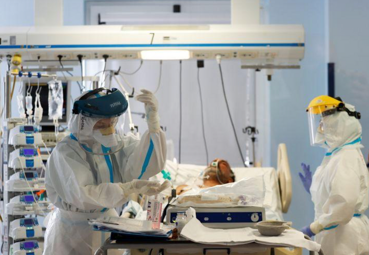 Italy posts daily record of 31,758 new coronavirus cases on Saturday
