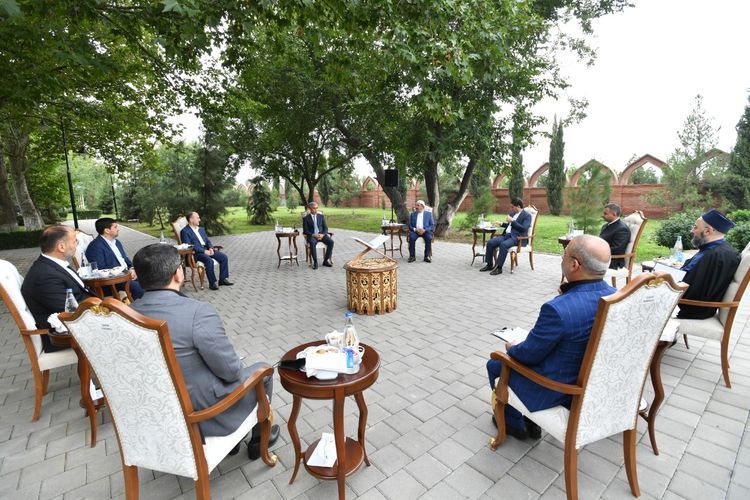 Assistant to Azerbaijani President meets with religious figures in Ganja