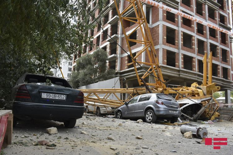 Two houses damaged as a result of crane turnover onto residential building in Baku - PHOTO - VIDEO - UPDATED