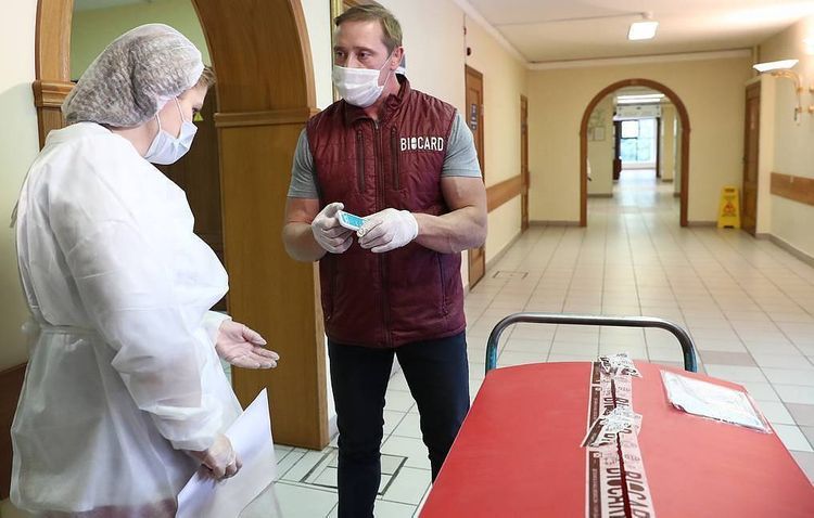 First batch of COVID-19 vaccine arrives in three Moscow clinics