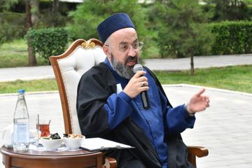 Assistant to Azerbaijani President meets with religious figures in Ganja