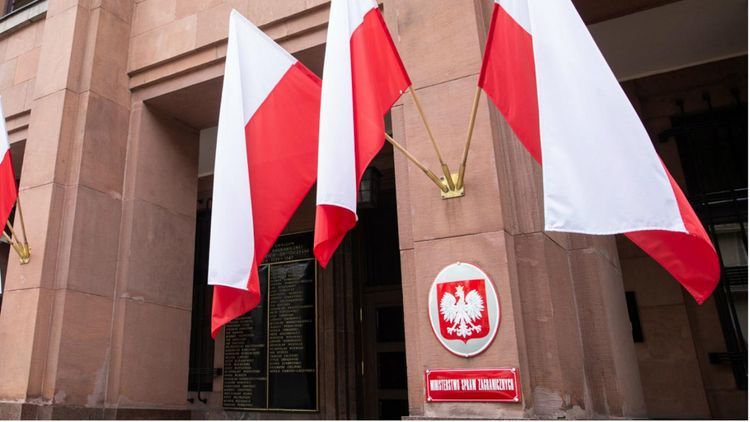 Polish Foreign Ministry refutes Warsaw-Berlin phone talks about Navalny "poisoning"