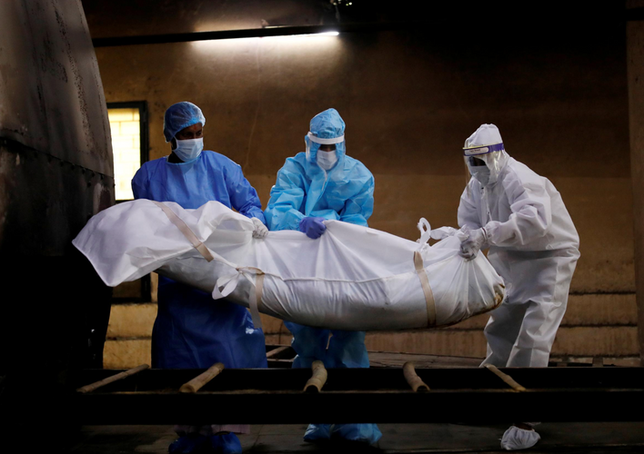 Global coronavirus deaths hit 900,000 as cases surge in India
