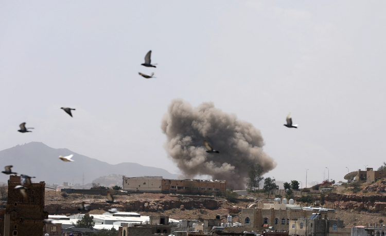 Saudi coalition in Yemen launches air strikes in Sanaa
