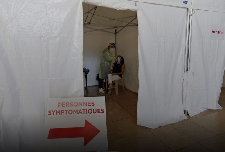 French daily COVID-19 cases hit new record at 10,561