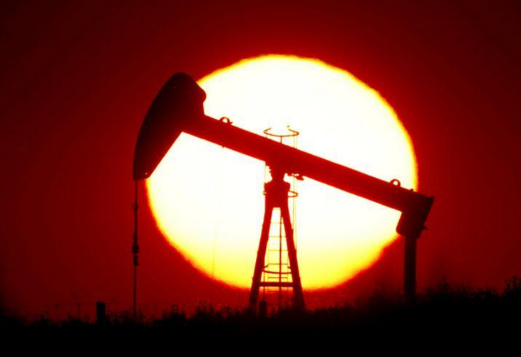 Oil mixed as storm threatens U.S. gulf production