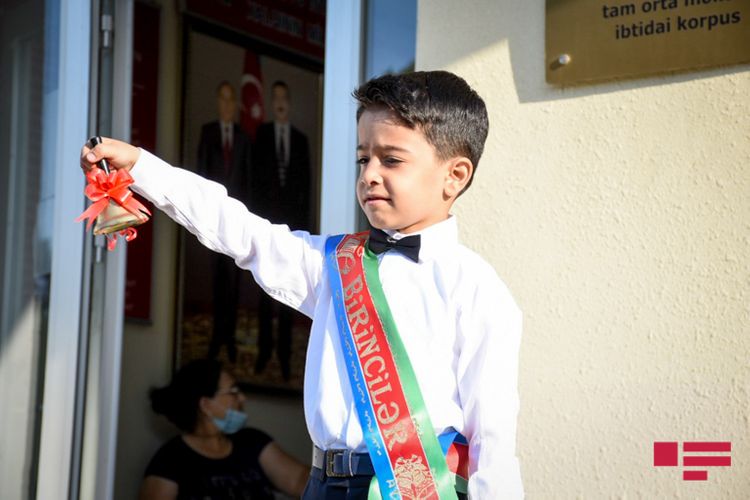 Knowledge Day in Azerbaijan during pandemic - PHOTOSESSION