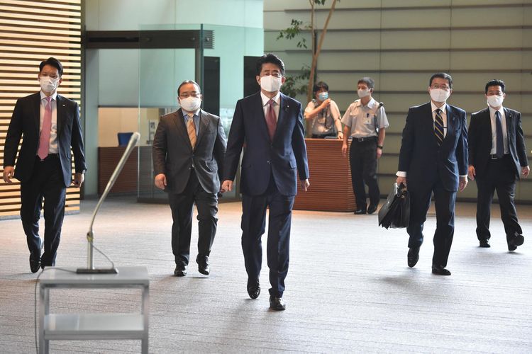 Japanese Prime Minister Shinzo Abe officially resigns