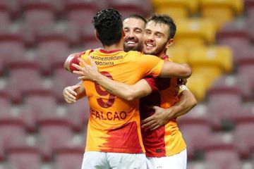 Galatasaray club arrived in Baku - PHOTOSESSION