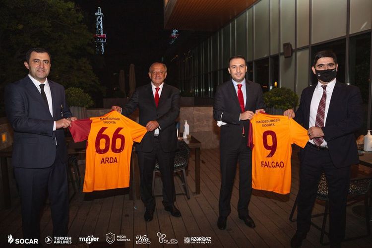 Senior officials of Neftchi and Galatasaray football clubs meet