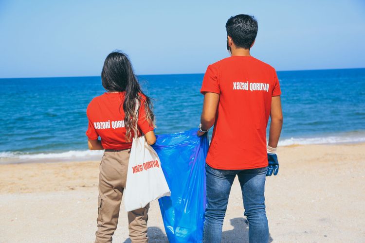 Environmental campaign held at the beaches of Baku under the motto of "Protect the Caspian Sea!" - PHOTO