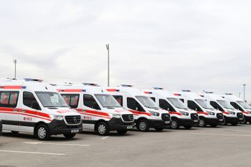 President Ilham Aliyev and first lady Mehriban Aliyeva viewed new ambulance vans delivered to Azerbaijan - UPDATED