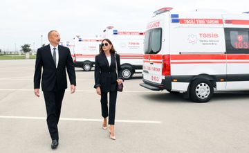 President Ilham Aliyev and first lady Mehriban Aliyeva viewed new ambulance vans delivered to Azerbaijan - UPDATED