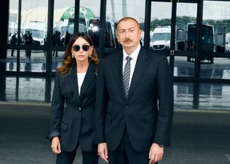 President Ilham Aliyev and first lady Mehriban Aliyeva viewed new ambulance vans delivered to Azerbaijan - UPDATED