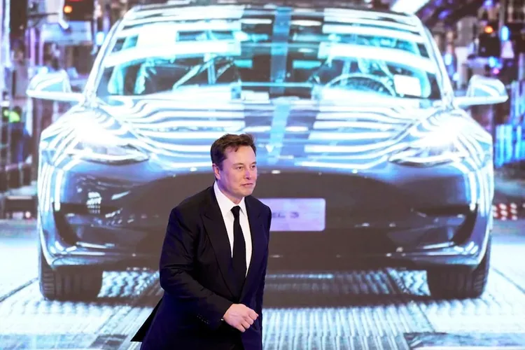 Tesla's value drops $50 billion as Musk's promised cheaper battery three years away